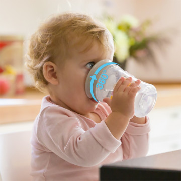 Dětský hrníček Magic NUK Cup Mickey Mouse (8+ m.) NUK 360° 230 ml, Béžová