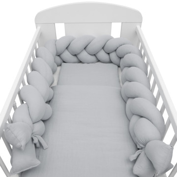 Ochranný mantinel do postýlky cop mušelínový New Baby světle šedý, Šedá