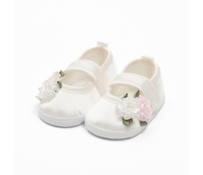 Kojenecké saténové capáčky New Baby Ivory Flowers 0-3 m