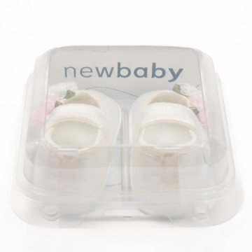 Kojenecké saténové capáčky New Baby Ivory Flowers 3-6 m